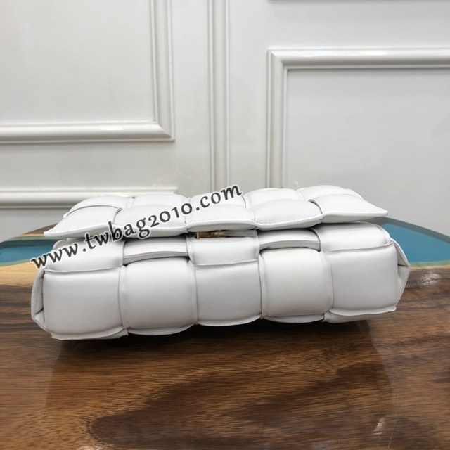 Bottega veneta高端女包 96008白色 寶緹嘉新款枕頭鏈條包 BV經典款小羊皮單肩斜挎手提女包  gxz1246